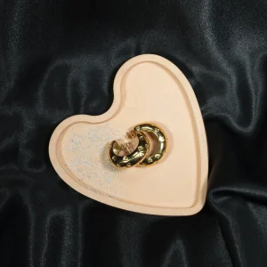 love shaped hollow C shaped earrings